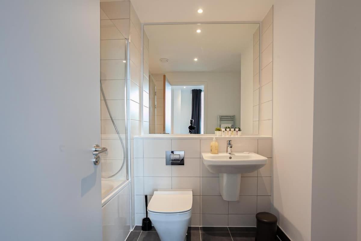 Spacious 2 Bed Apartment In Central Manchester Exterior photo